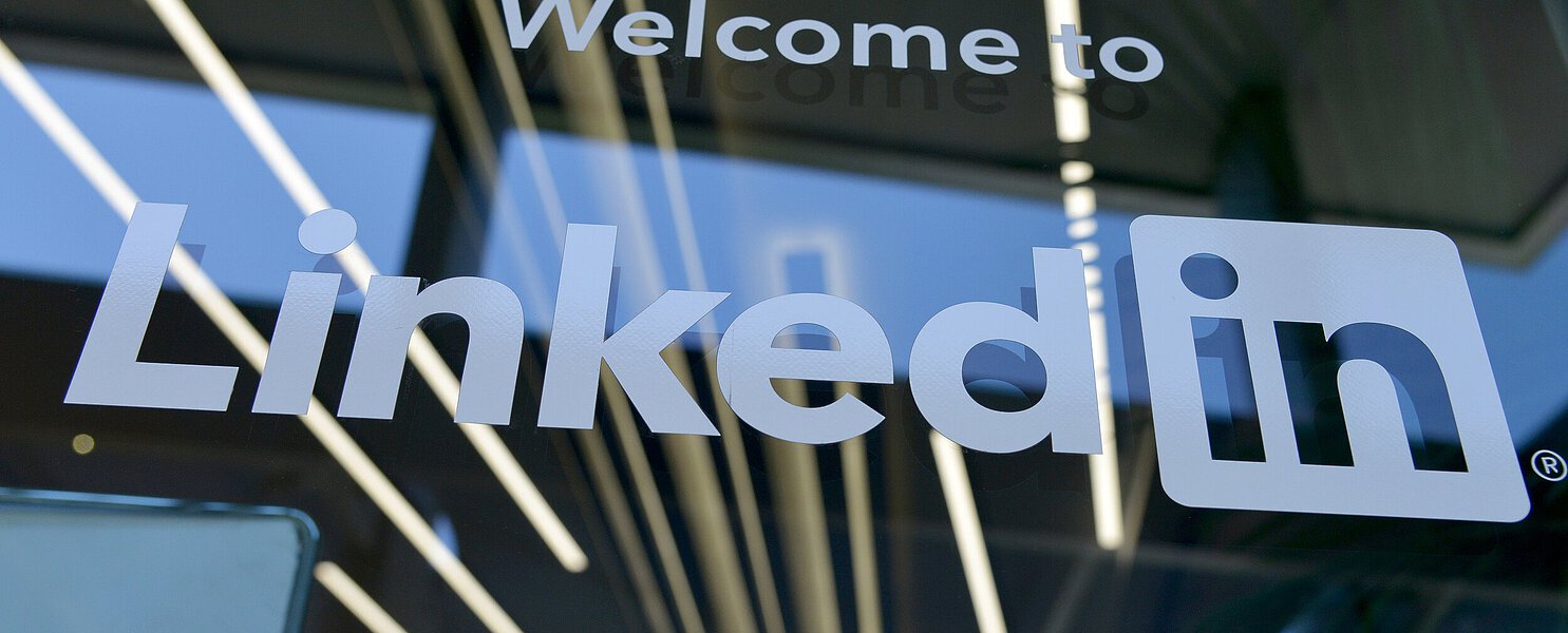 5-LinkedIn-hacks-upMention